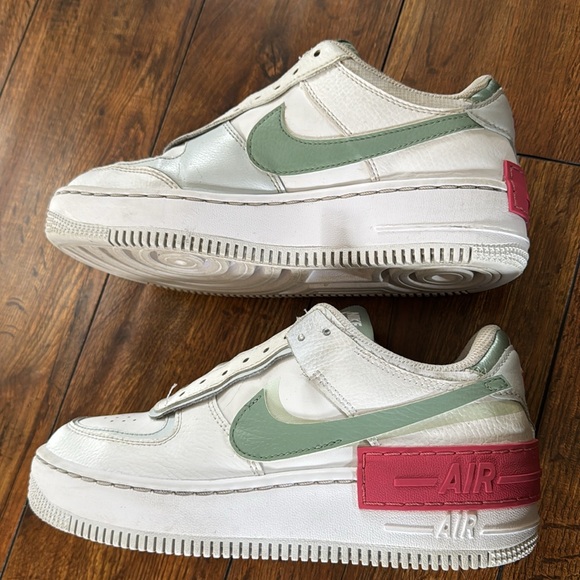 nike air force 1 shadow green red